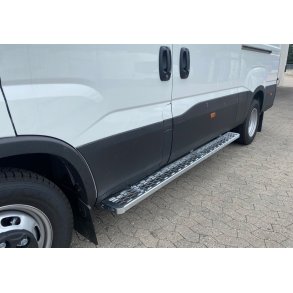 Sidetrin i stål til Iveco